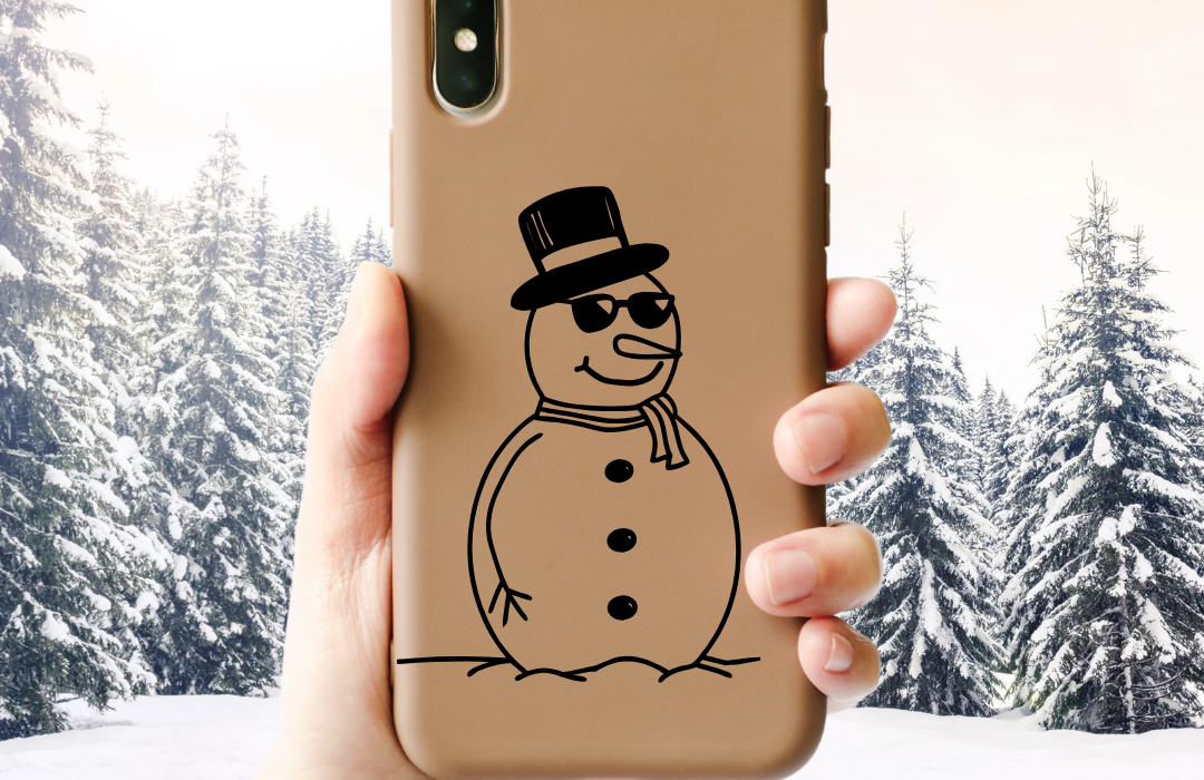 Suchst du nach Wintermotiven mit Charme? Diese Schneemänner werden Herzen schmelzen! ❄️ 4 Schneemann Illustration auf Handy-Hülle.