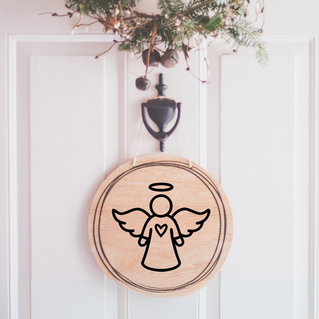 Zauberhafte Engel für deine Plotter-Projekte – Ideen & Inspiration 7 Handgezeichnete Engel Skulptur Holzdeko für Weihnachten.