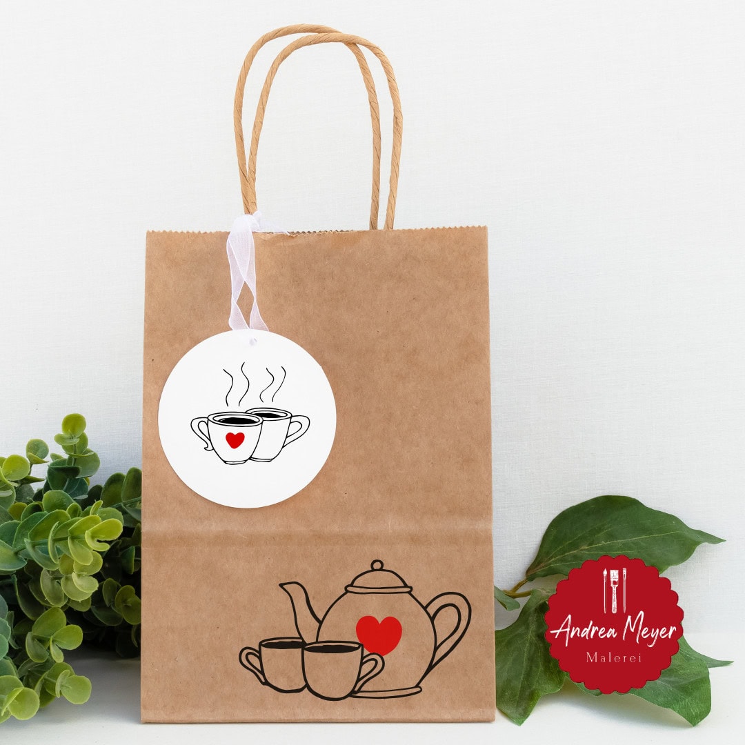 Kaffee oder Tee? Egal, Haupsache selbstgemacht! 9 Kunstvolle geschenkverpackung mit teekannen und tasse, Andrea Meyer Malerei, Kaffee- und Teemotiv, kreative Geschenkidee, handgemalte Illustration.