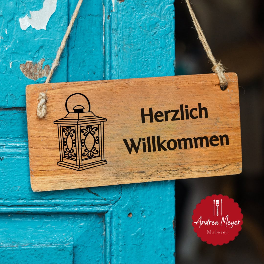 Lass deine Kreativität leuchten 2 Willkommennschilder, Holzschild mit Laternenmotiv, kunstvolle Außendekoration, Andrea Meyer Malerei.