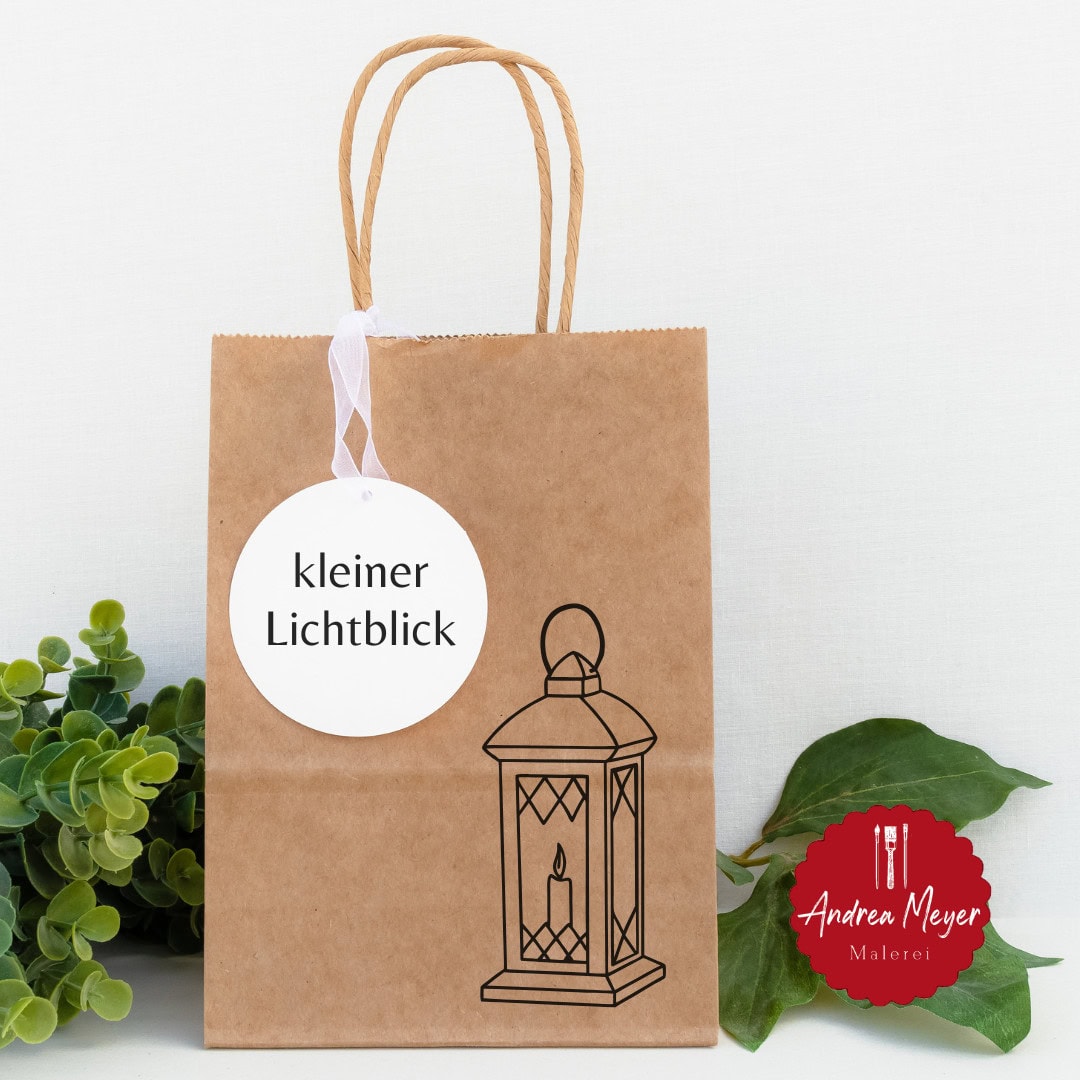 Lass deine Kreativität leuchten 4 Papiertragetasche mit Laternenzeichnung, nachhaltige Verpackung, Andrea Meyer Malerei.