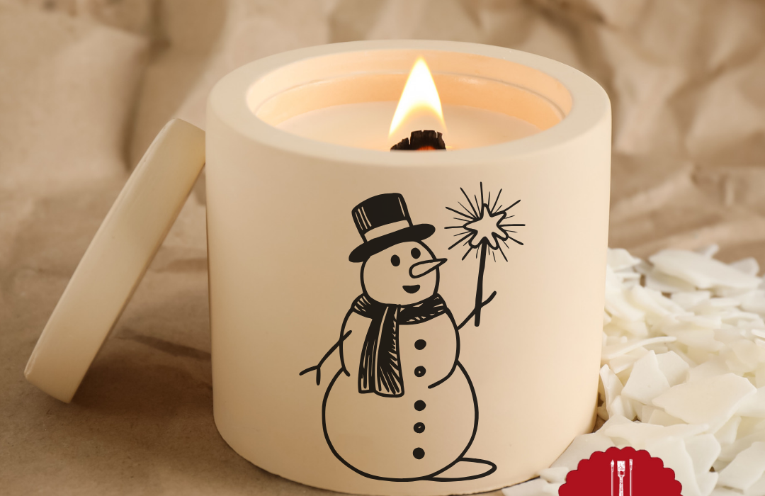 Suchst du nach Wintermotiven mit Charme? Diese Schneemänner werden Herzen schmelzen! ❄️ 5 Weiße Kerze mit Schneemann-Illustration, festliche Weihnachtsdekoration, handgemalte Kunst.
