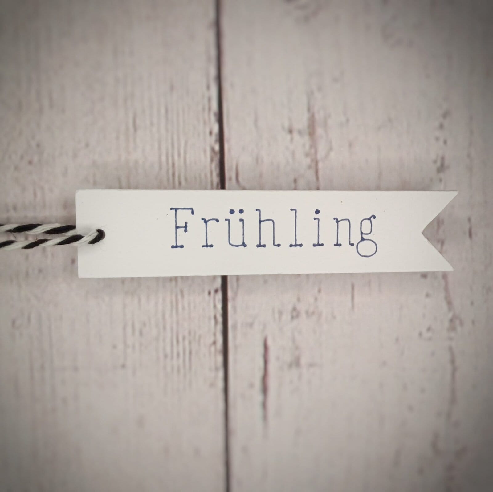 DIY-Frühlingsanhänger plotten 2 Anhänger zum Plotten - Erstelle Lable für keine Blumentöpfe mit deinem Plotter. Schreibe mit Single Line SVG Dateien und plotte die Lable anschließend aus. ;it Cricut oder Silhouette Plottern.