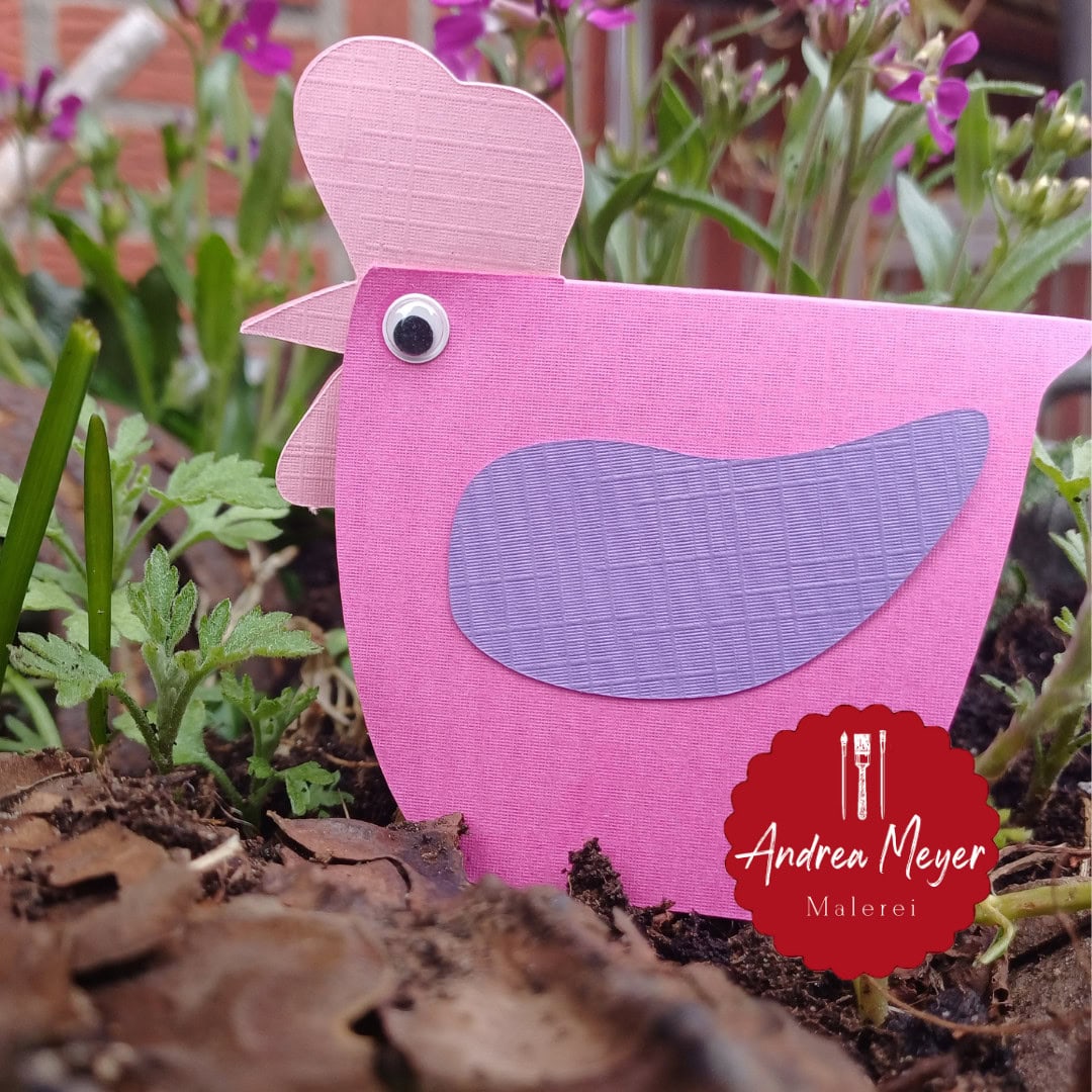 Frühlingshafte DIY-Idee: Ein süßes Huhn aus Papier plotten! 13 SVG und PNG Plotter Datei als Schnitt Vorlage für ein lustiges Huhn aus Pappe. Ideal für das Basteln mit Kindern im Frühling und zu Ostern.