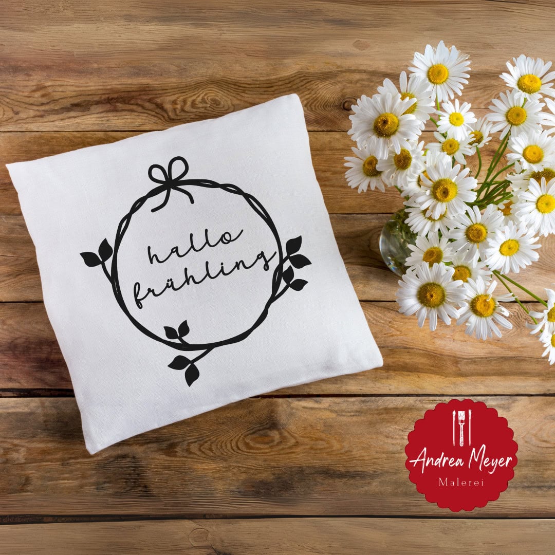 🌿 Dein Plotter ruft nach Frühling! 🌸✨ 2 Schriftzug Hallo Frühling im Kranz auf Kissen - SVG Plotterdatei für Cricut und Silhouette mit Kränzen - ideal für den Frühling im Landhausstil.