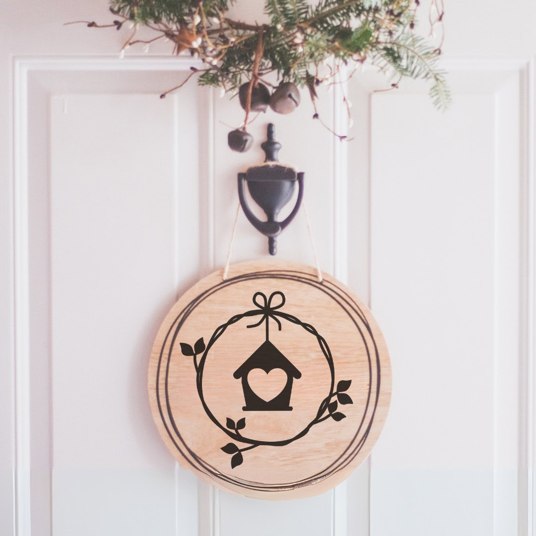 🌿 Dein Plotter ruft nach Frühling! 🌸✨ 3 Türschild mit Vogelhaus im Kranz - SVG Plotterdatei für Cricut und Silhouette mit Kränzen - ideal für den Frühling im Landhausstil.