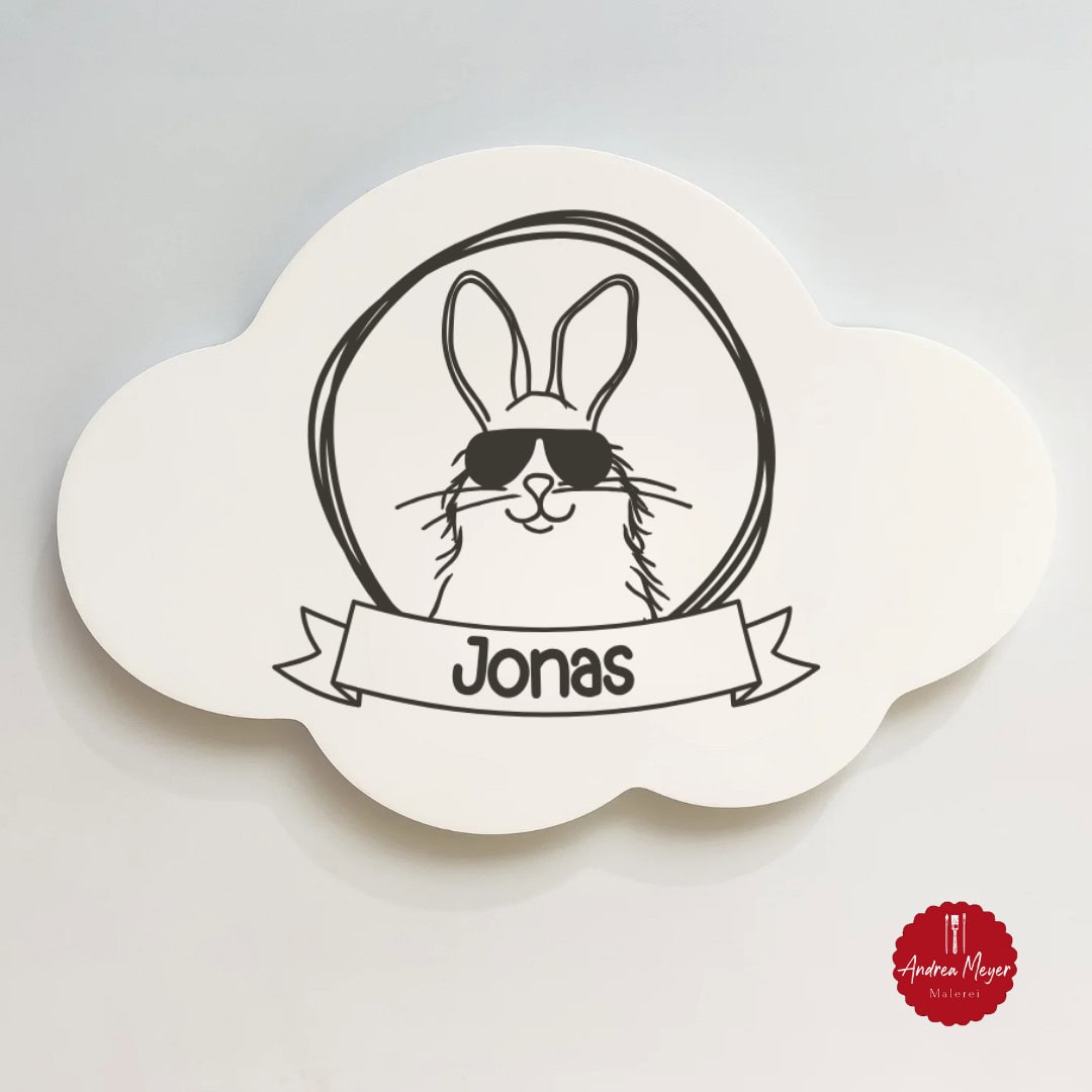 Geschenke zur Geburt plotten – Kreative DIY-Ideen mit personalisierten Plotterdateien 9 Frecher Hase mit Sonnenbrille und dem Namen des Kindes auf einem Türschild für die Kinderzimmer Tür - Geschenke zur Geburt plotten - Kreative DIY Ideen mit personalisierten Plotter Dateien für Cricut und Silhouette.
