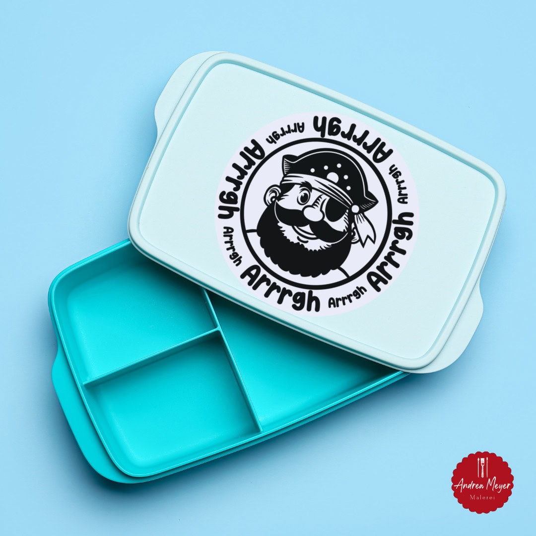 10 personalisierte Geschenke zur Einschulung – zum Plotten! 3 Brotdose oder Snack Box mit einem lustigem Pirat - Plotter Inspiration - personalisierte Geschenke zur Einschulung -mir deinem Plotter von Cricut oder Silhouette geplottet.