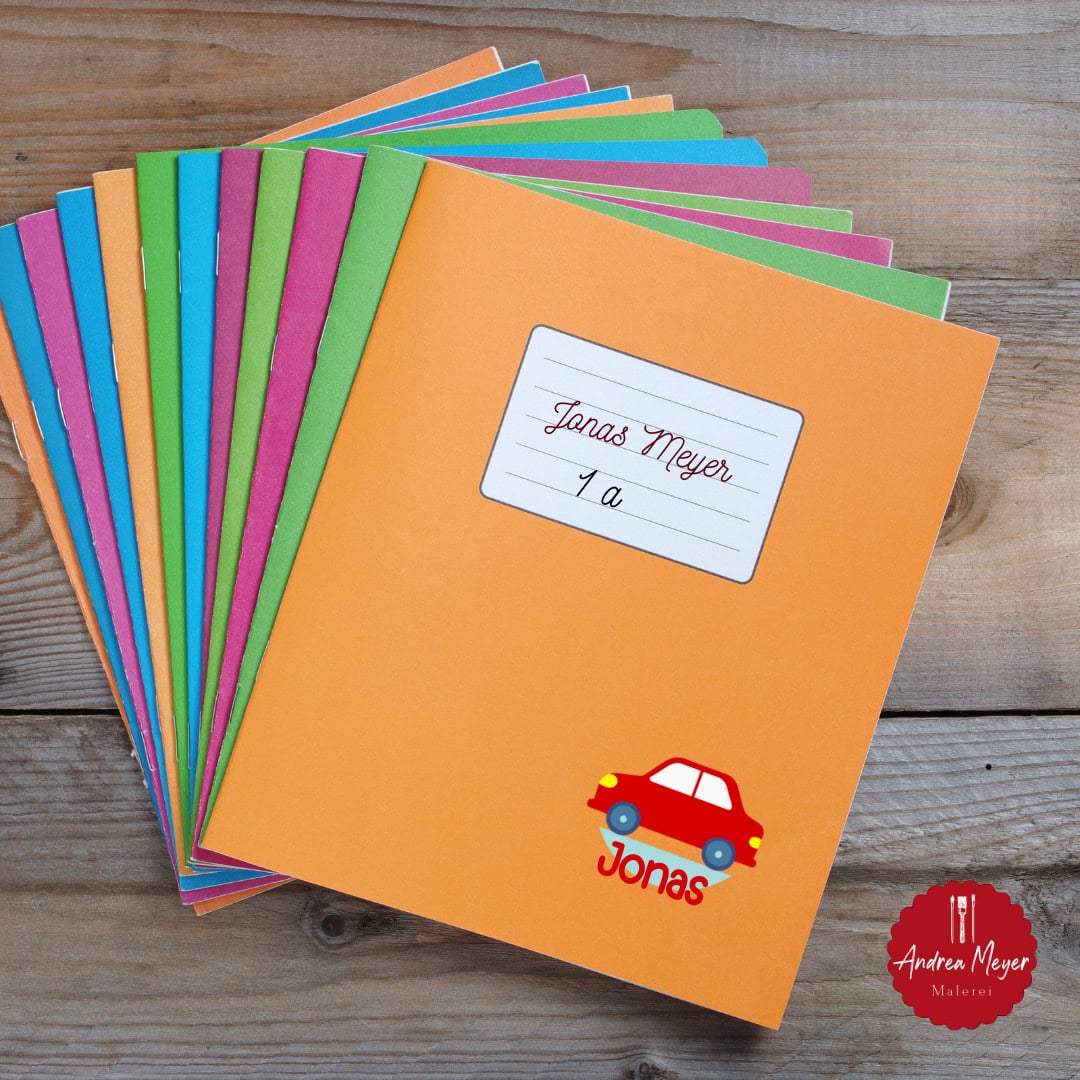 10 personalisierte Geschenke zur Einschulung – zum Plotten! 10 Schulhefte mit Sticker - Auto mit Namen des Schulkindes - Plotter Inspiration - personalisierte Geschenke zur Einschulung -mir deinem Plotter von Cricut oder Silhouette geplottet.
