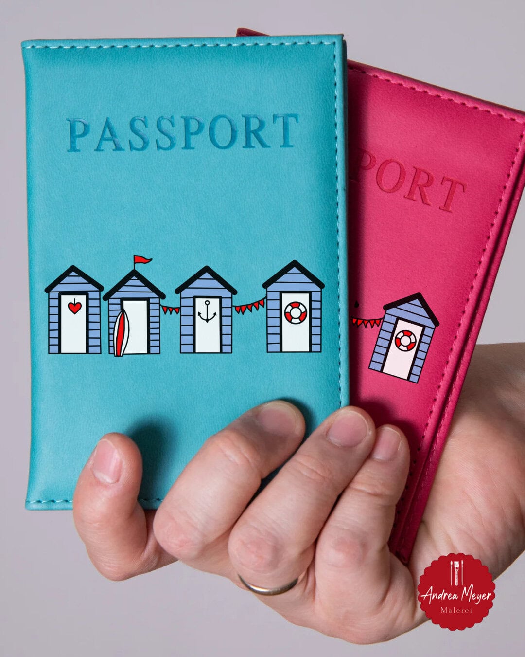 12 kreative Plotter-Ideen - Reiseaccessoires für Kinder 2 Reisepass Hüllen mit Strandhaus - Reiseaccessoires für Kinder plotten- mikt deinem Plotter von Cricut oder Silhouette - SVG Dateien