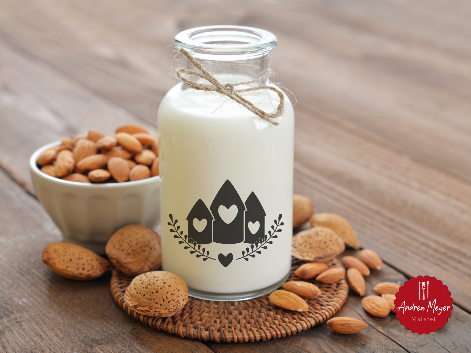 Gemütlicher Herbst – 20 DIY-Ideen zum Nachplotten 16 Milchflasche mit drei Häusern und Herzen – DIY-Küchendeko oder Vorratsflasche für Pflanzenmilch.
