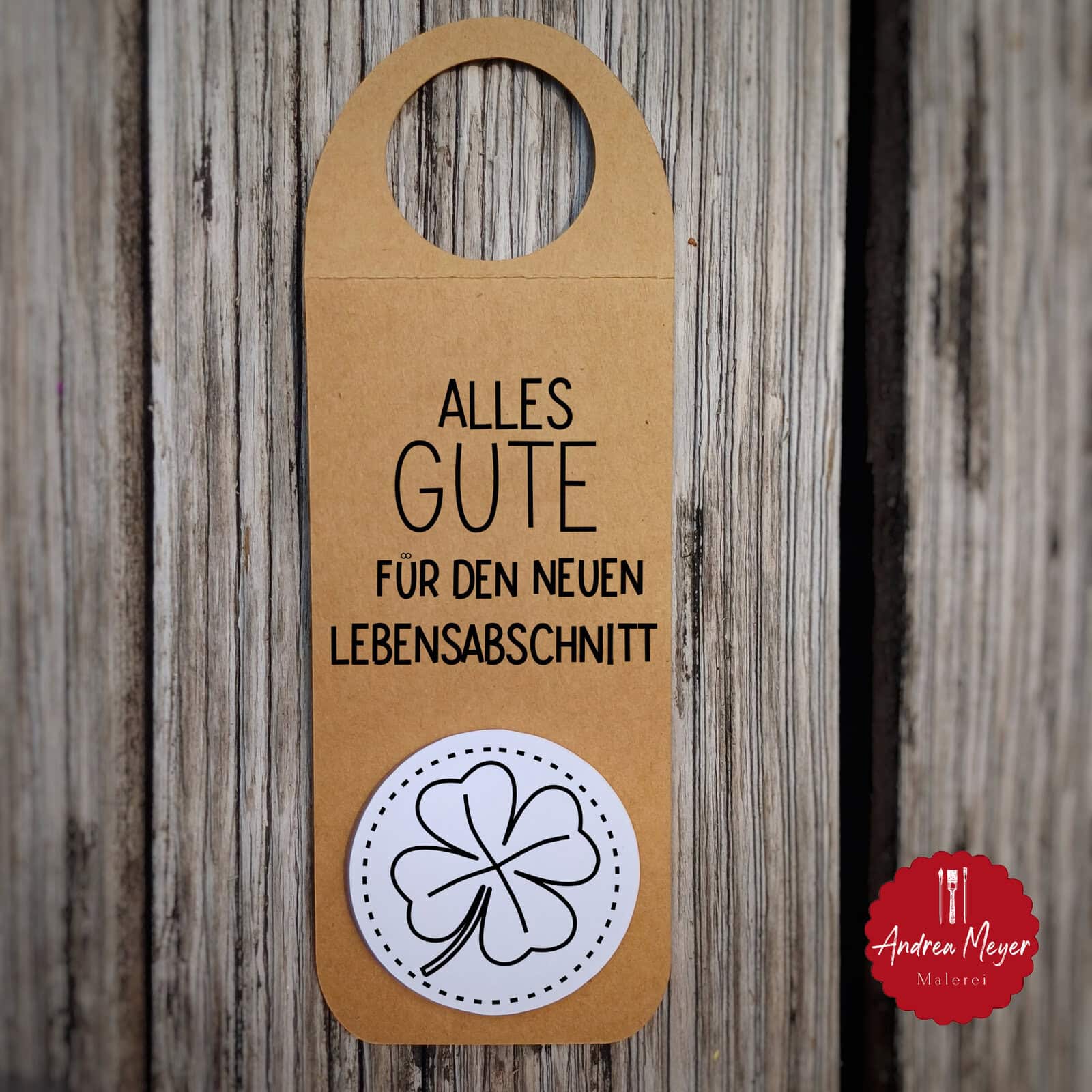 Flaschenanhänger mit dem Plotter selber machen – einfach & individuell! 26 DIY Flaschenanhänger ' Alles Gute zum neuen Lebensabschnitt' mit gezeichnetem Kleeblatt - SVG Single Line Plotterdatei zum gravieren, schreiben und folieren mit dem Plotter von Cricut oder Silhouette