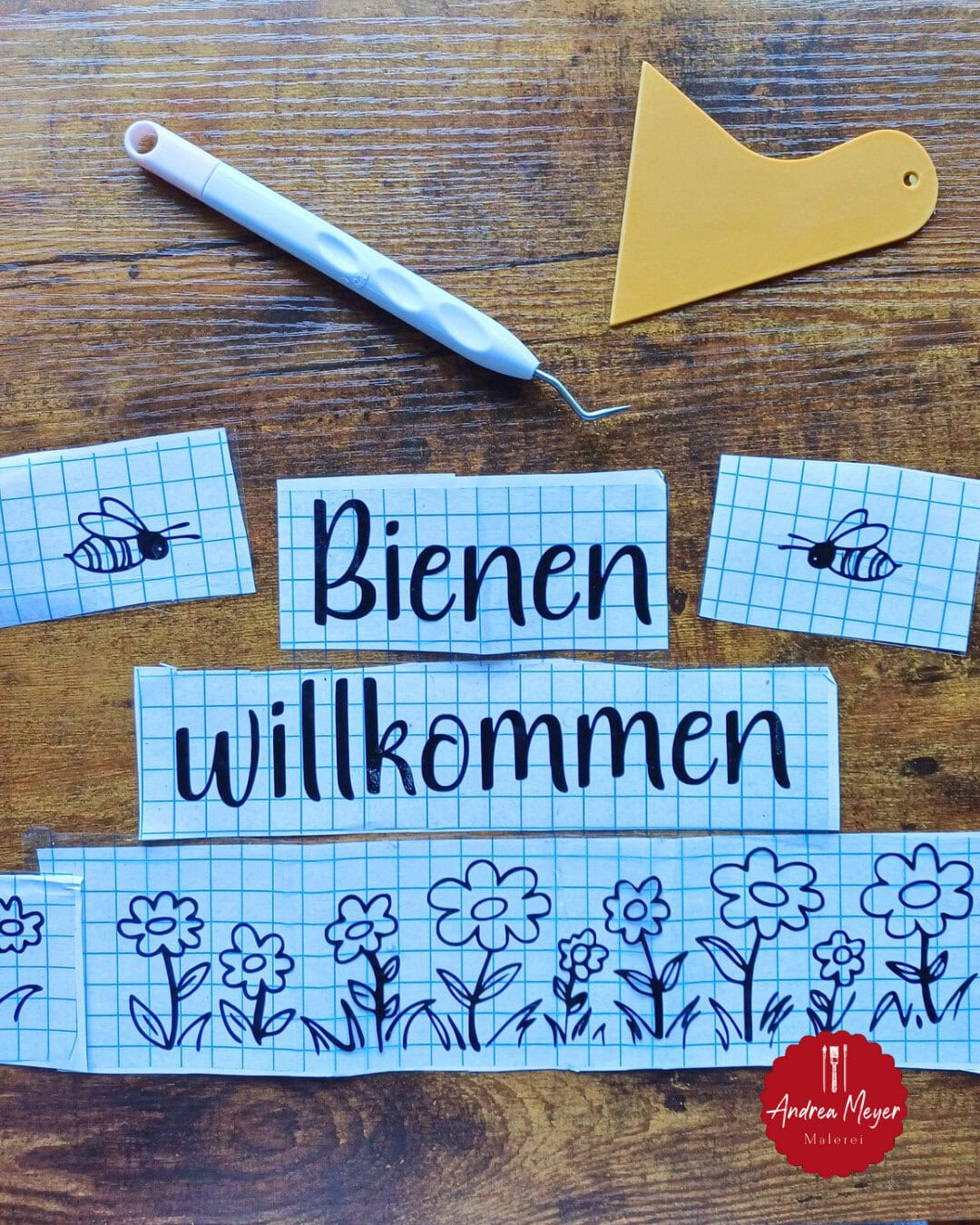 DIY Gartenschild – „Bienen willkommen“ 5 Biene Zeichnung mit Text "Bienen Willkommen" auf Papier, Gartenkunst, Malerei, Andrea Meyer.