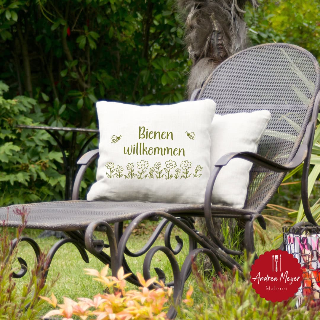 DIY Gartenschild – „Bienen willkommen“ 12 Kissen mit dem Schriftzug Bienen willkommen