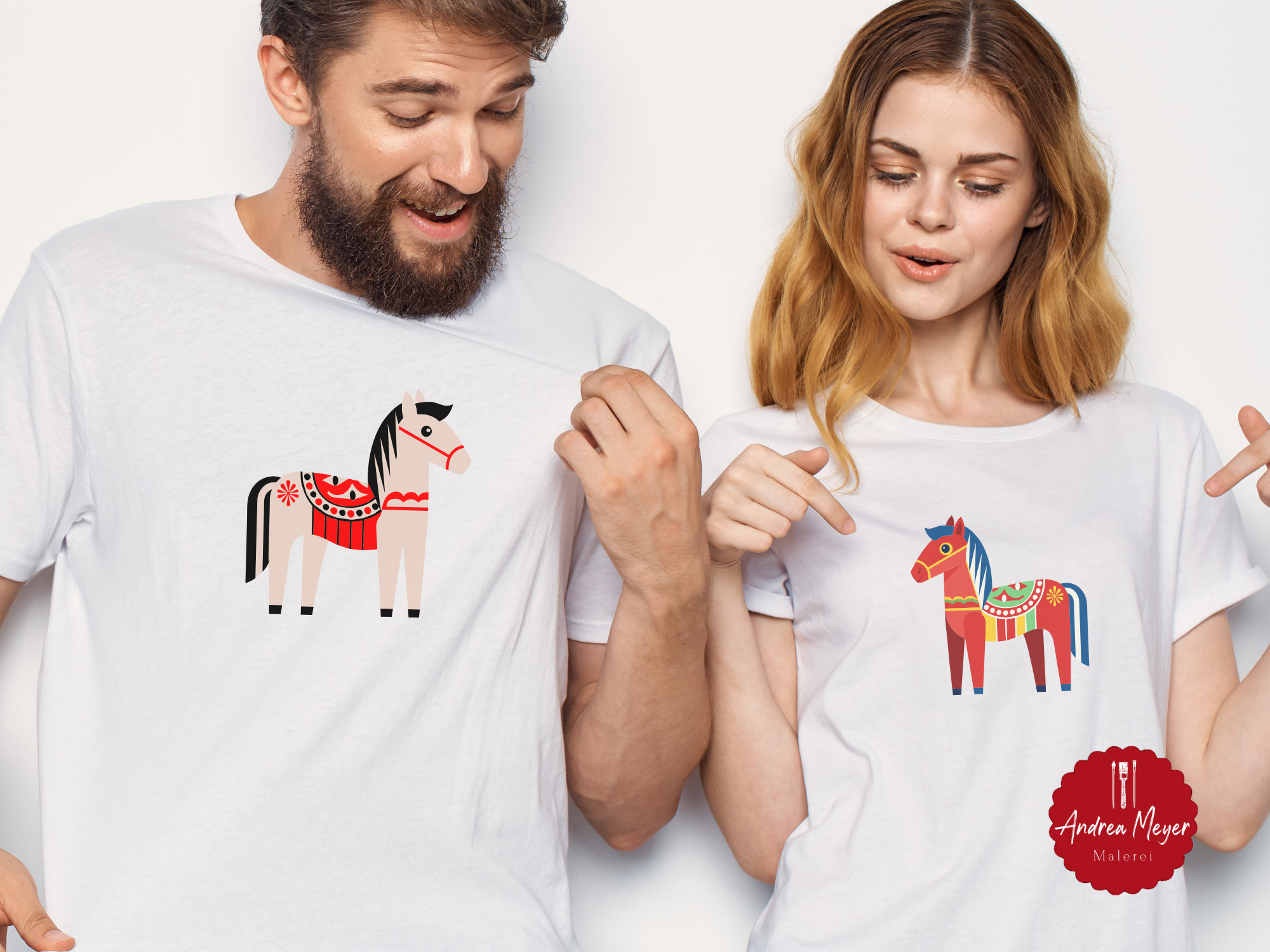 16 kreative DIY-Ideen mit Dalapferd – für Plotterfans & Skandi-Liebhaberinnen 6 Dalapferd Plotterdatei auf Partnerlook T-Shirts – Skandinavische DIY Mode-Idee