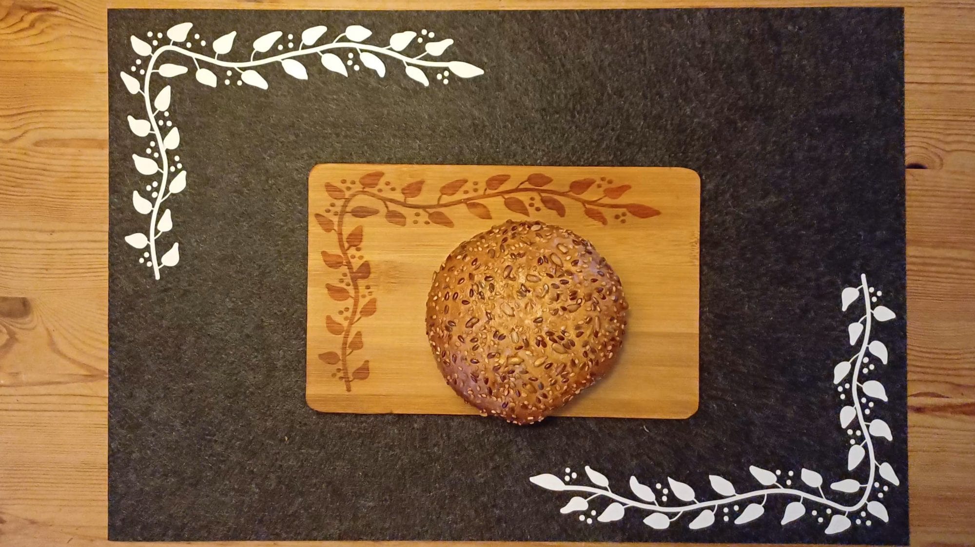 DIY Brandmalerei mit dem Plotter – Frühstücksbrett kreativ veredeln 13 das fertige Frühstücksbrettchen