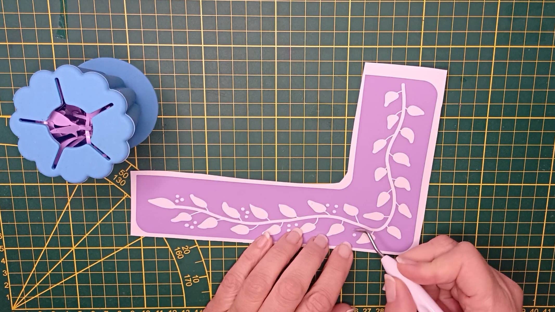 DIY Brandmalerei mit dem Plotter – Frühstücksbrett kreativ veredeln 5 Vinyl Schablone entgittern