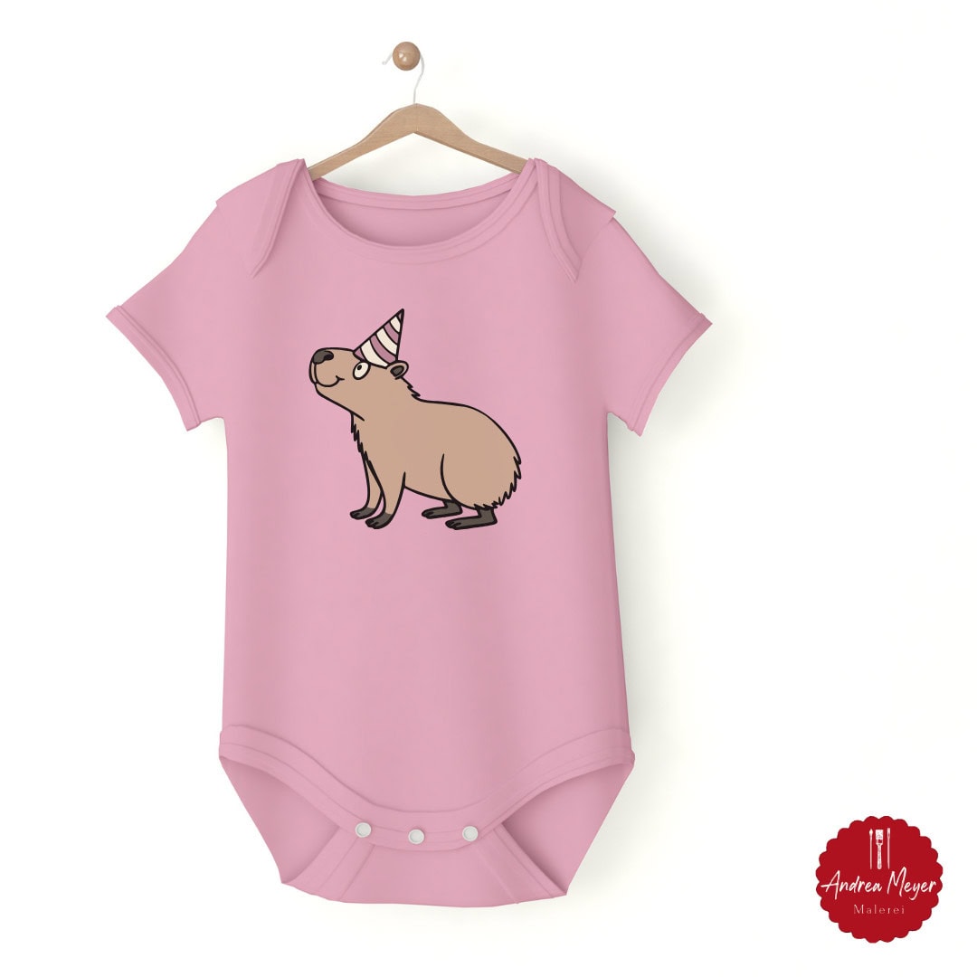 Partybaras – die vielseitigste Plotterdatei für alle, die gute Laune lieben! 3 Das perfekte Motiv für kleine Partygäste! Diese Capybara-Plotterdatei macht jeden Babybody zum Hingucker – ideal für Cricut & Silhouette.