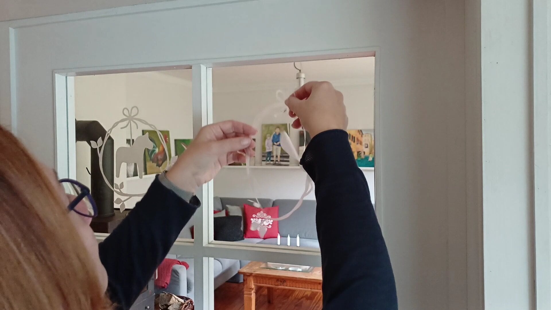 Plotten mit Fensterfolie – so gestaltest du wunderschöne Fensterdeko mit dem Plotter 9 Fensterdeko mit Milchglaseffekt Plotten mit Fensterfolie DIY mit dem Cricut Joy Xtra