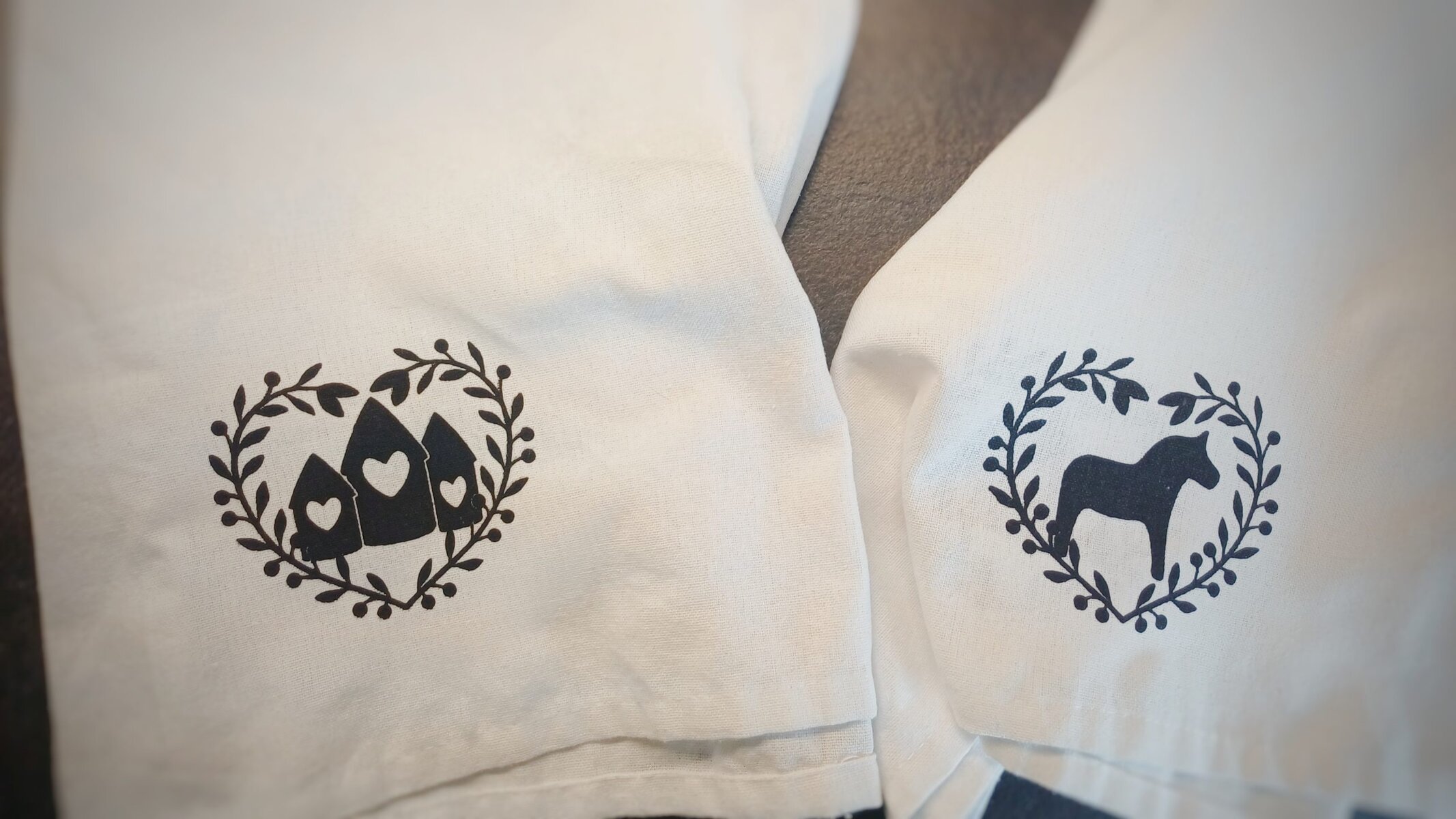 Siebdruck mit dem Plotter 11 Plotter trifft Siebdruck - ich habe mit einer Vinylschablone Landhaus Motive auf Küchentücher gedruckt