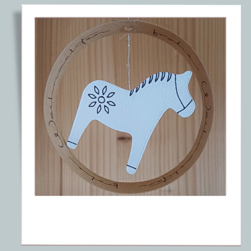 Hängendes Pferd in einem Rahmen