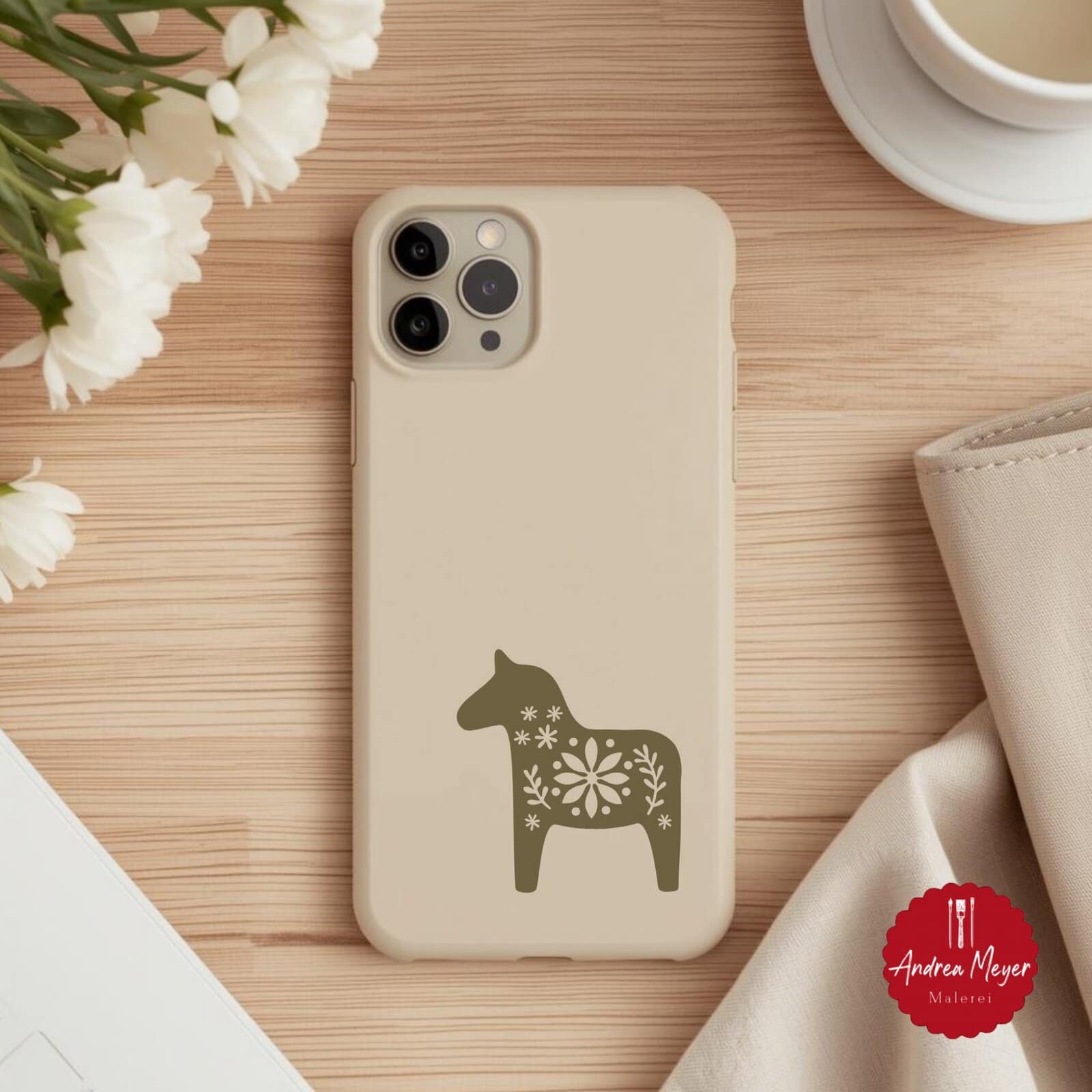 Skandinavische Plotterdateien Dala Pferd, Elch & Herz – nordische Dekoideen zum Selbermachen 6 Handyhülle mit Dala Pferd – skandinavisches Folk Art Design als Plotterdatei