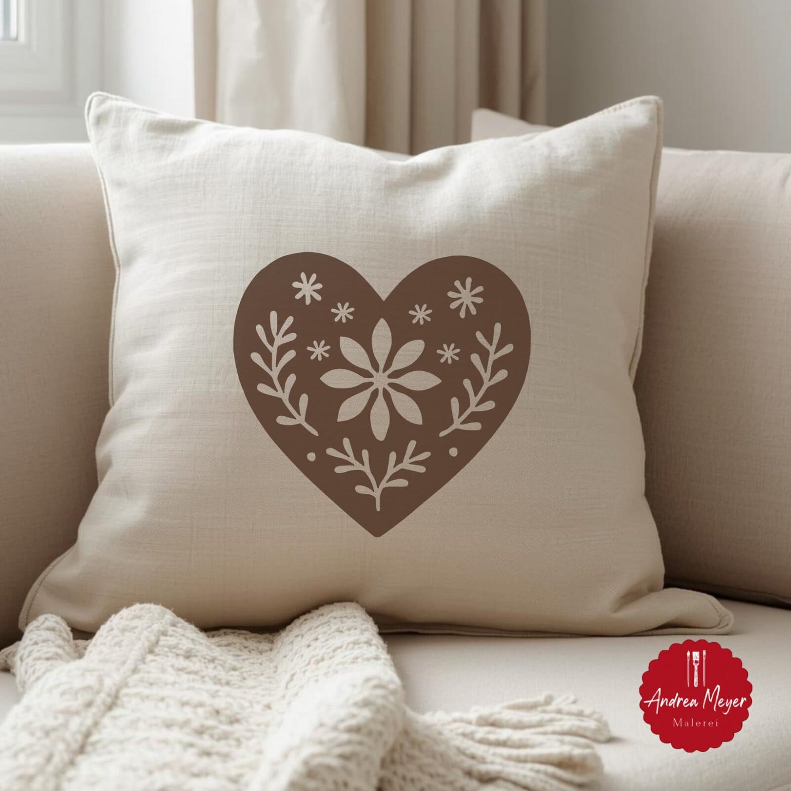 Skandinavische Plotterdateien Dala Pferd, Elch & Herz – nordische Dekoideen zum Selbermachen 2 Kissen mit Herzmotiv – skandinavische Plotterdatei für gemütliche Wohnideen