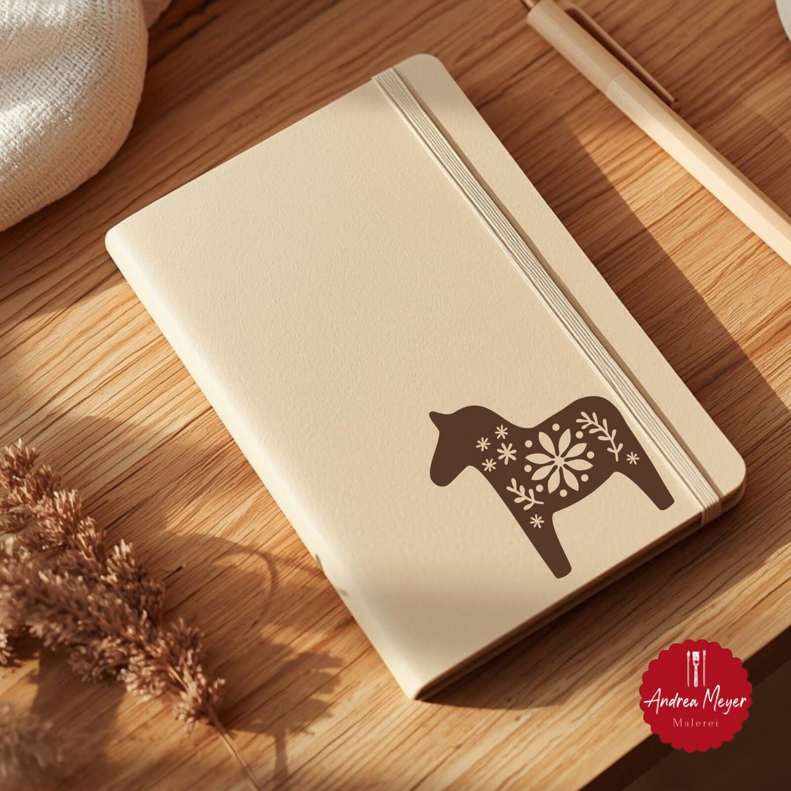 Skandinavische Plotterdateien Dala Pferd, Elch & Herz – nordische Dekoideen zum Selbermachen 29 Notizbuch mit Dala Pferd – skandinavische Plotterdatei für kreative Ideen