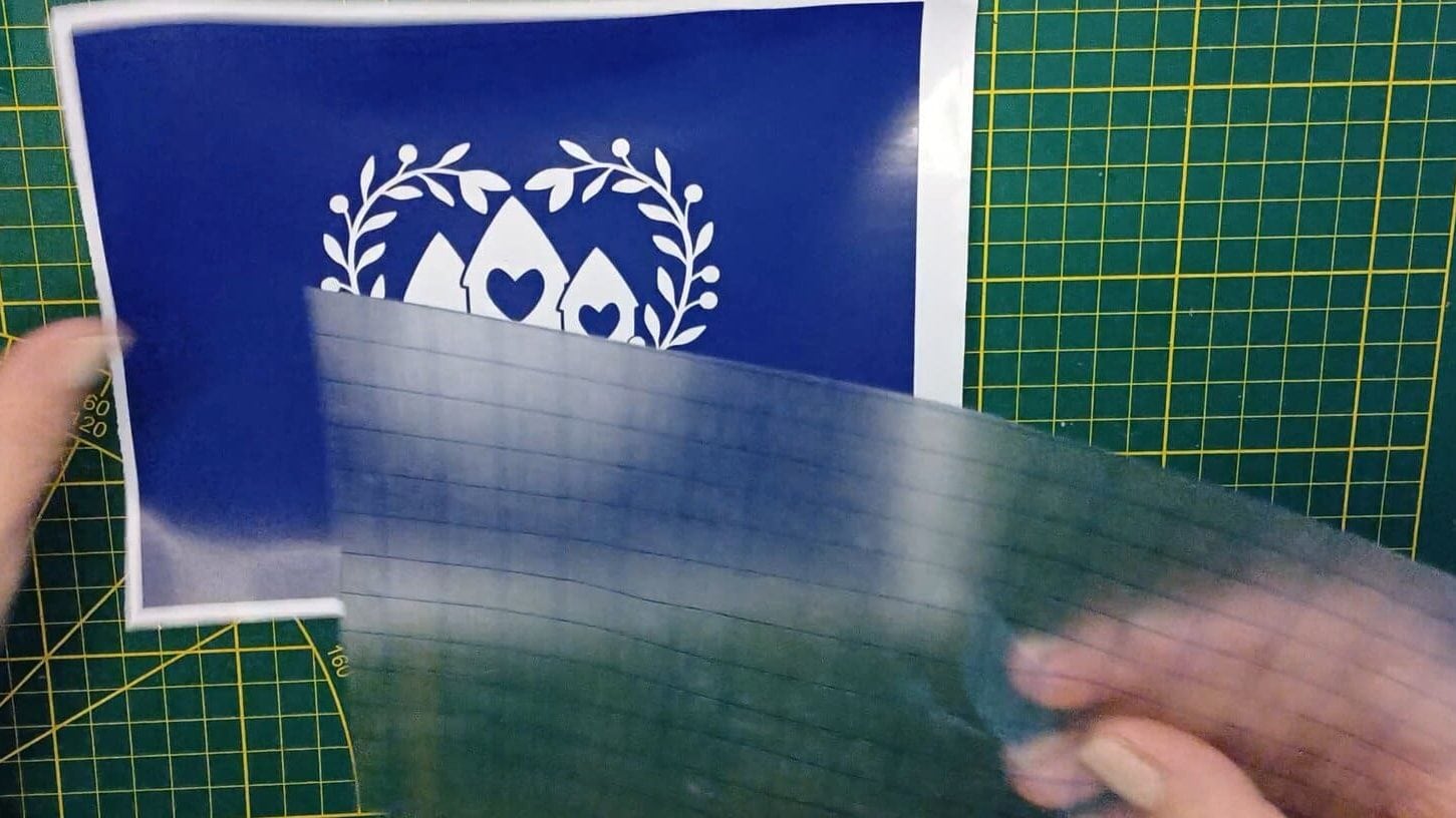 Siebdruck mit dem Plotter 6 Plotter trifft Siebdruck - ich habe mit einer Vinylschablone Landhaus Motive auf Küchentücher gedruckt