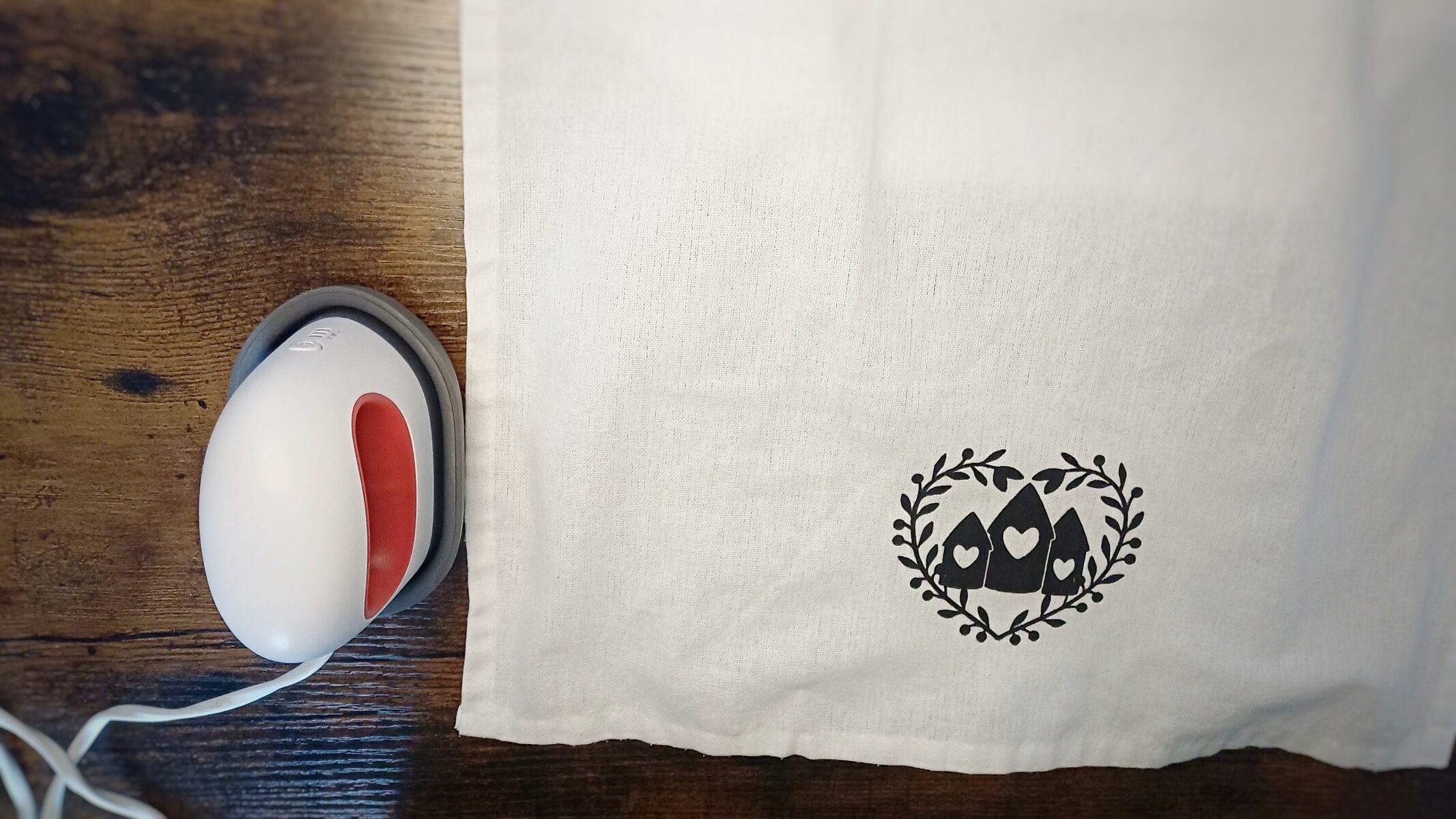 Siebdruck mit dem Plotter 15 Plotter trifft Siebdruck - ich habe mit einer Vinylschablone Landhaus Motive auf Küchentücher gedruckt