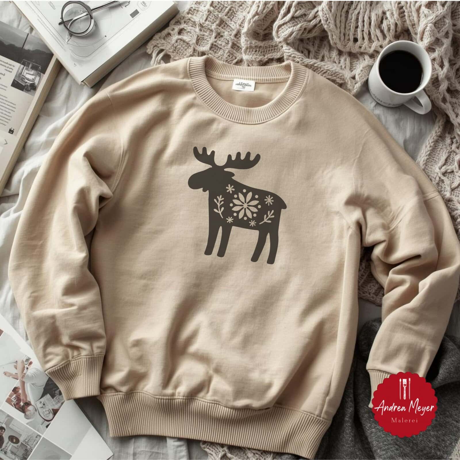 Skandinavische Plotterdateien Dala Pferd, Elch & Herz – nordische Dekoideen zum Selbermachen 19 Pullover mit Elch – skandinavische Plotterdatei für DIY Modeprojekte