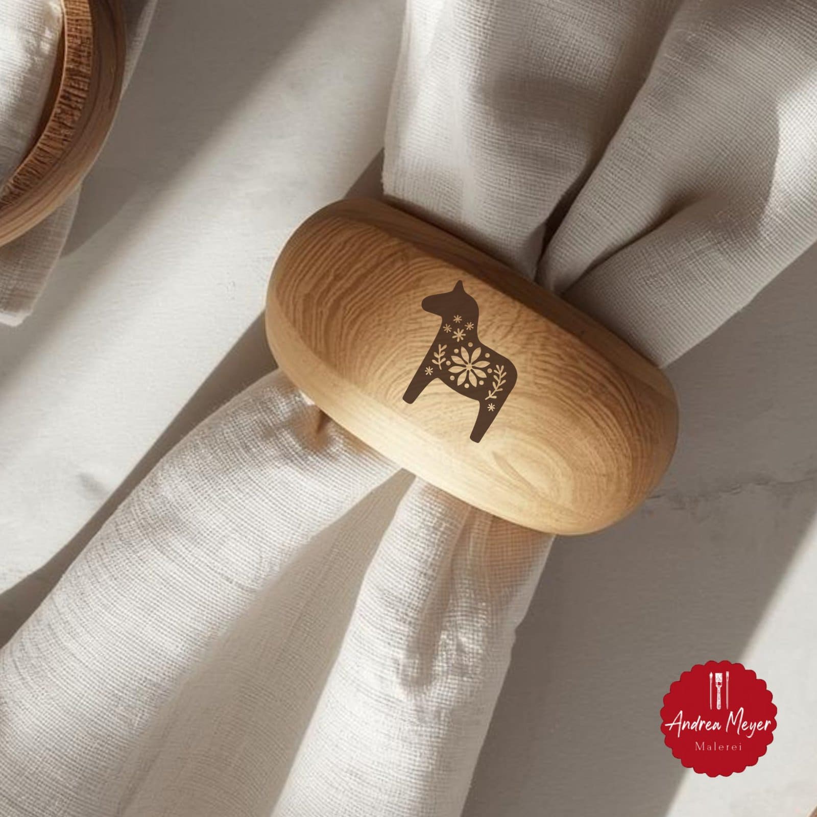 Skandinavische Plotterdateien Dala Pferd, Elch & Herz – nordische Dekoideen zum Selbermachen 32 Serviettenring mit Dala Pferd – skandinavische Plotterdatei für Tischdeko