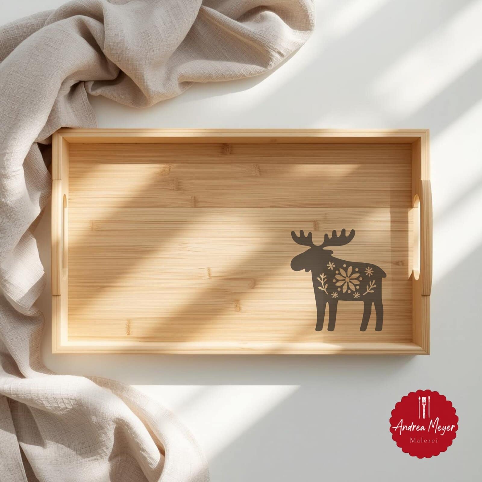 Skandinavische Plotterdateien Dala Pferd, Elch & Herz – nordische Dekoideen zum Selbermachen 38 Holztablett mit Elch – nordische Plotterdatei im natürlichen Stil